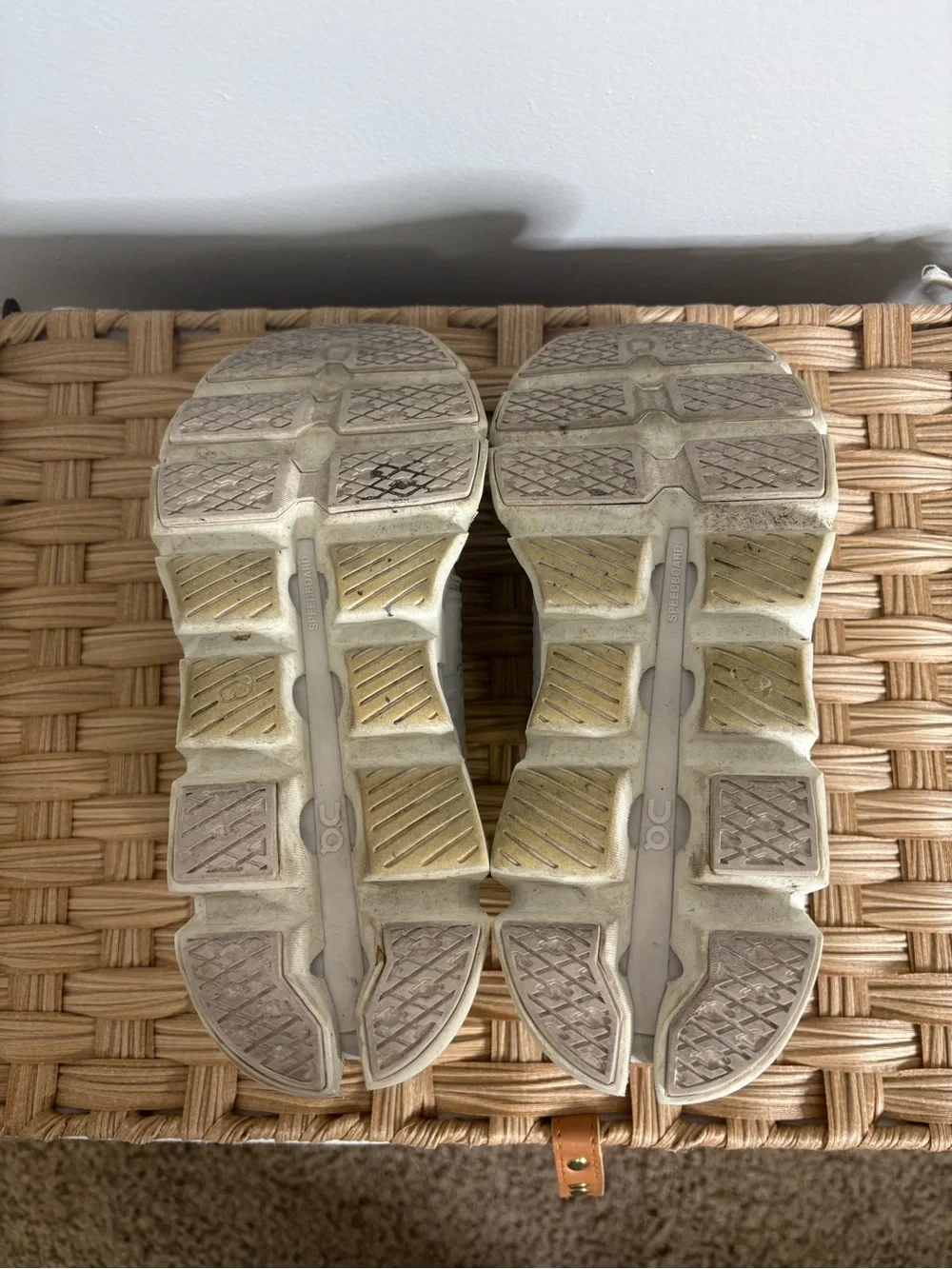 On Running Women’s Cloudswift Running Shoes – Pale Grey/Cream – Size 8.5